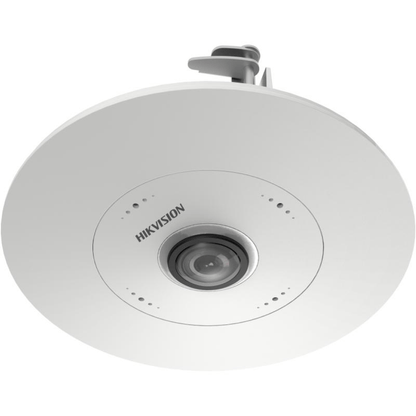 Witte Hikvision 6MP fisheye dome IP-camera voor inbouwmontage in het plafond met een 1.16mm lens.