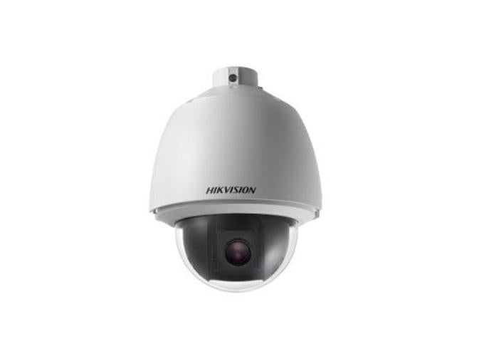 Witte Hikvision PTZ speed dome camera met 25x optische zoom en robuuste IP66 behuizing.