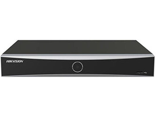 Compacte zwarte Hikvision 4-kanaals AcuSense Vpro NVR met strak design en centraal statuslampje.
