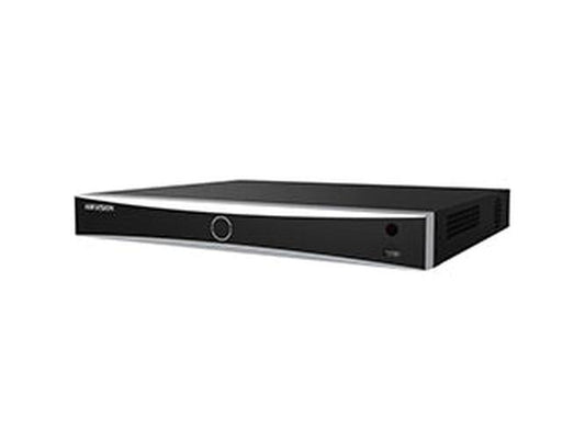 Zwarte Hikvision DS-7608NXI-K2 8-kanaals AcuSense NVR met strak design en USB-poort aan de voorzijde.