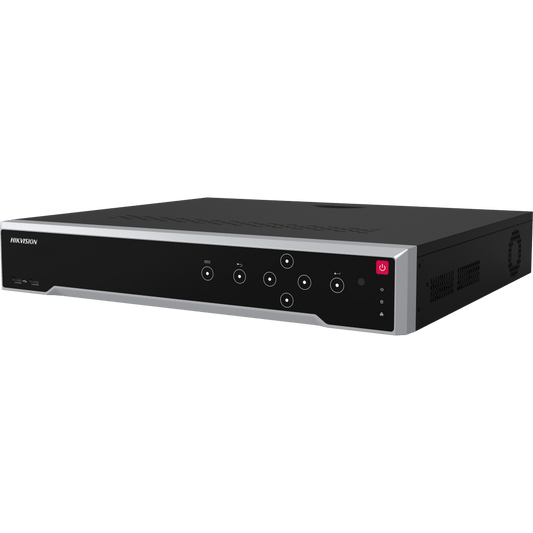 Zwarte Hikvision 32-kanaals Ultra NVR met zilveren rand, bedieningspaneel en USB-poort aan de voorzijde.