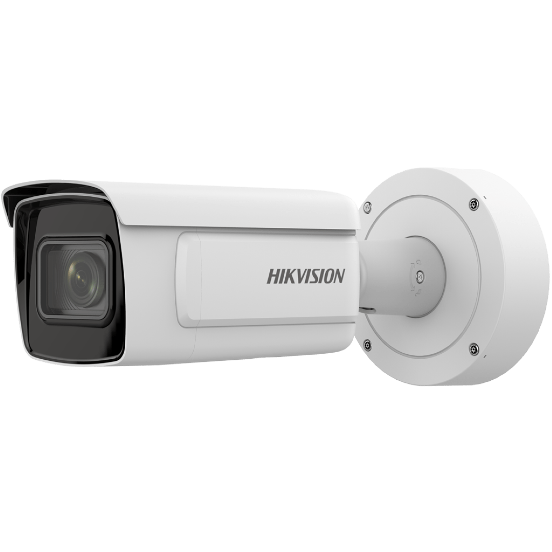 Witte Hikvision ANPR bulletcamera met varifocale lens en ronde muurbeugel voor kentekenherkenning.