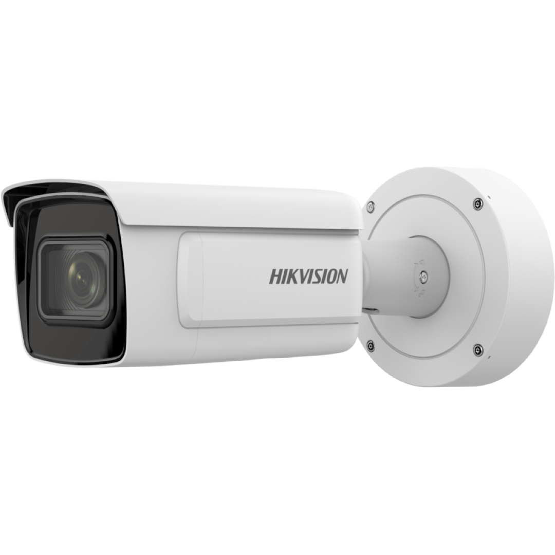 Witte Hikvision 8MP AI bullet IP-camera met varifocale lens en robuuste behuizing voor buitenmontage.