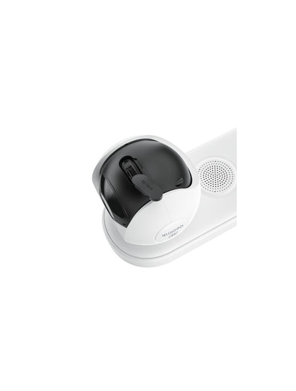 Witte Reolink B660 PTZ-buitencamera met zwarte lensbehuizing, zichtbare SD-kaartsleuf en ingebouwde luidspreker op witte basis.