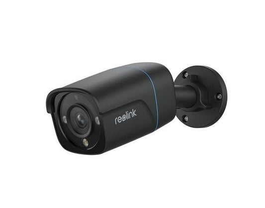 Zwarte Reolink P330 8MP PoE bulletcamera voor buiten met spotlight en wandmontagebeugel.