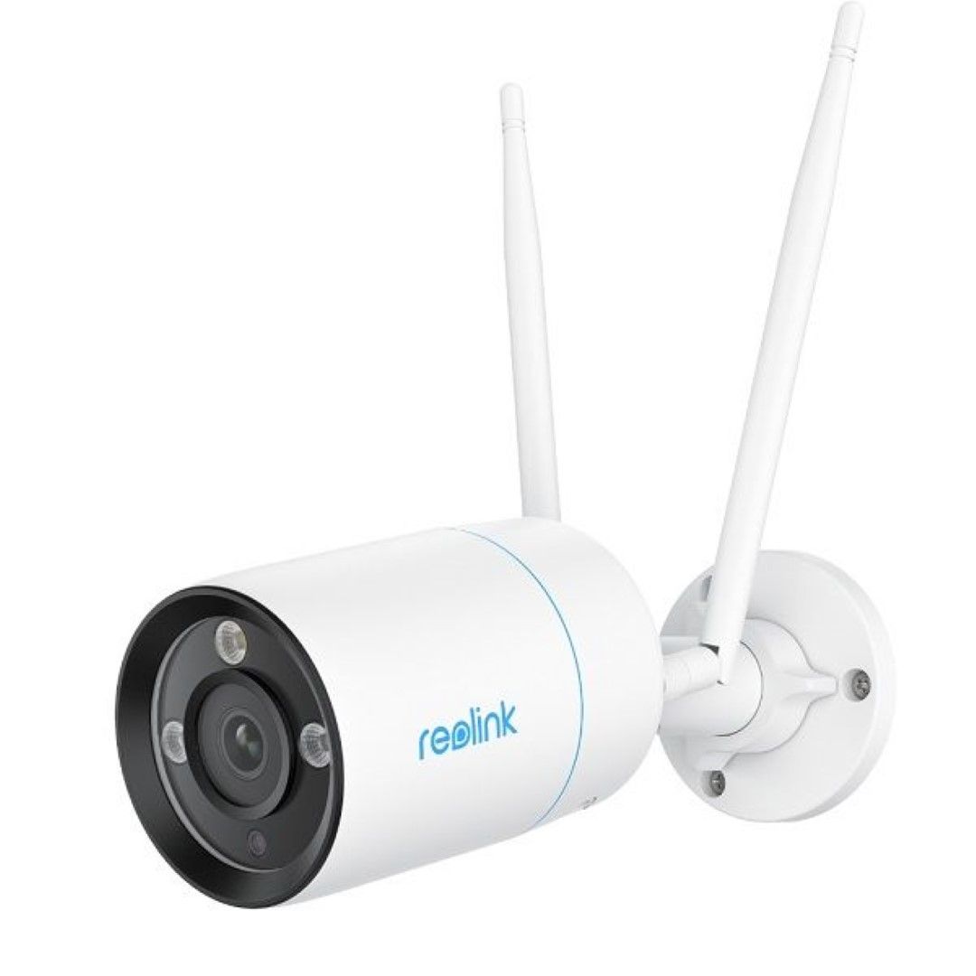 Witte Reolink W330 8MP WiFi 6 bullet buitencamera met dubbele antenne, spotlight en zwarte lensbehuizing.