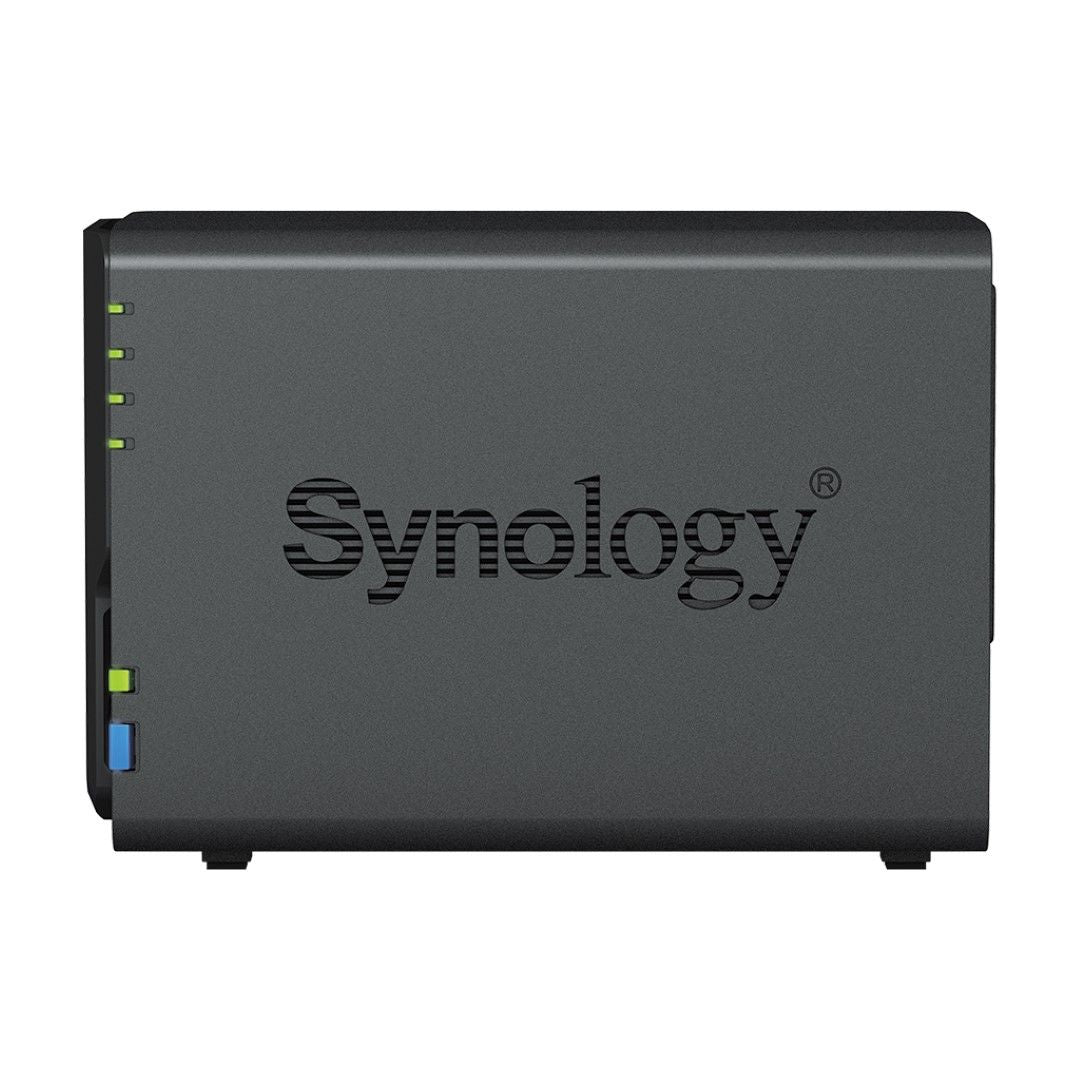 Zwarte Synology DiskStation DS223 NAS met twee sleuven, statuslampjes en een strak, compact ontwerp.