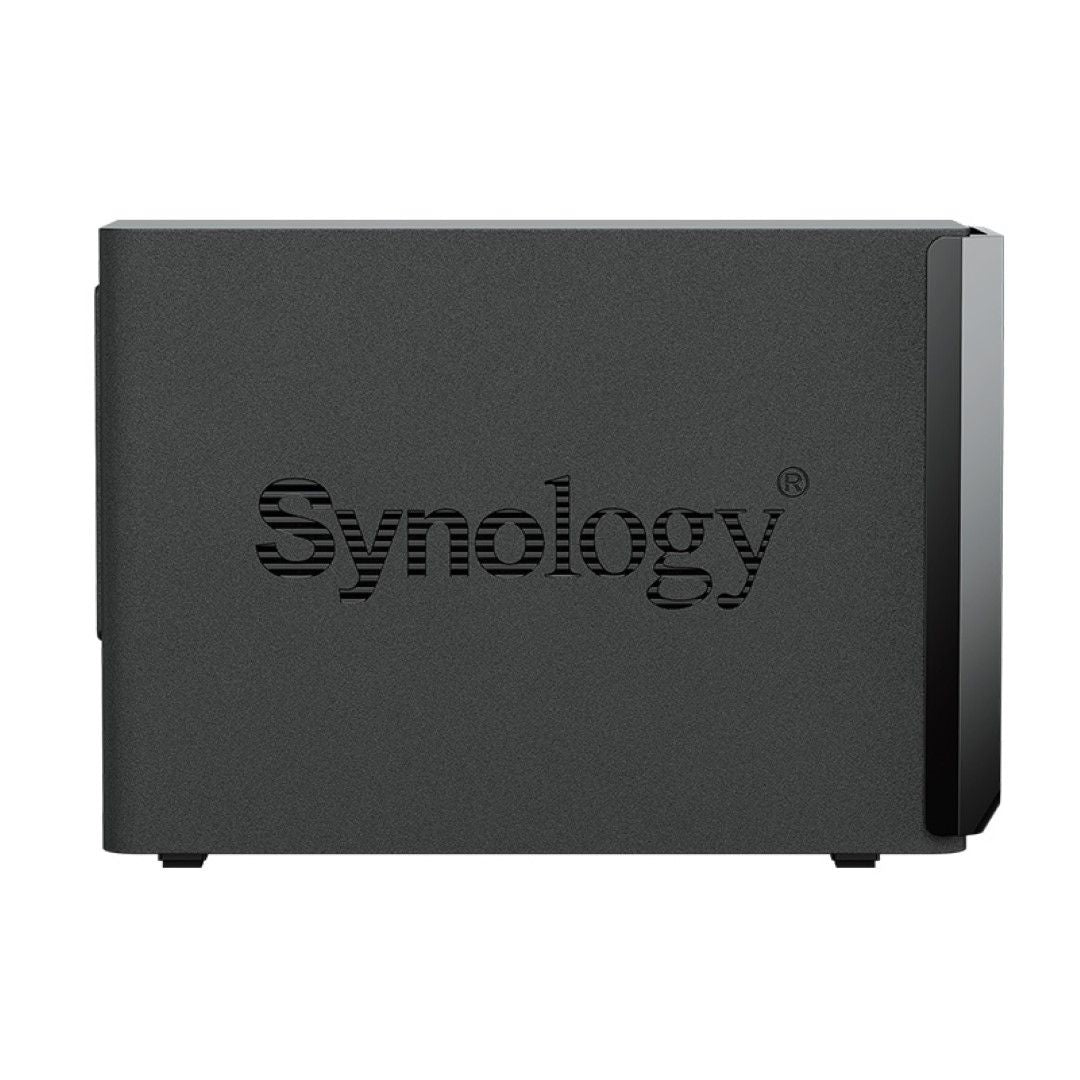 Zwarte Synology DS224+ 2-bay NAS met gestroomlijnd mat ontwerp en glanzend zijpaneel.