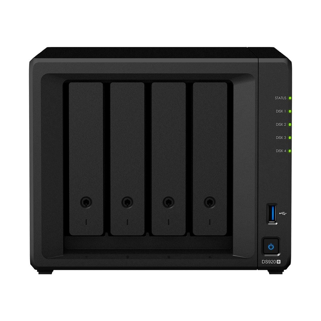 Zwarte Synology DiskStation DS923+ NAS met vier schijfposities, statuslampjes en een USB-poort aan de voorzijde.