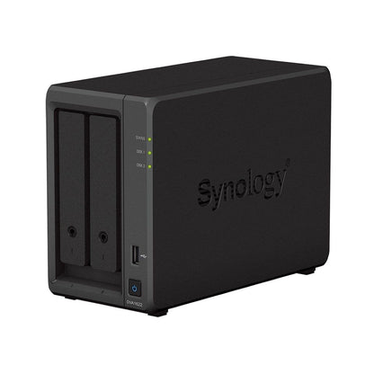 Zwarte Synology DVA1622 2-bay desktop NVR met twee schijfslots, statuslampjes en USB-poort aan de voorzijde.