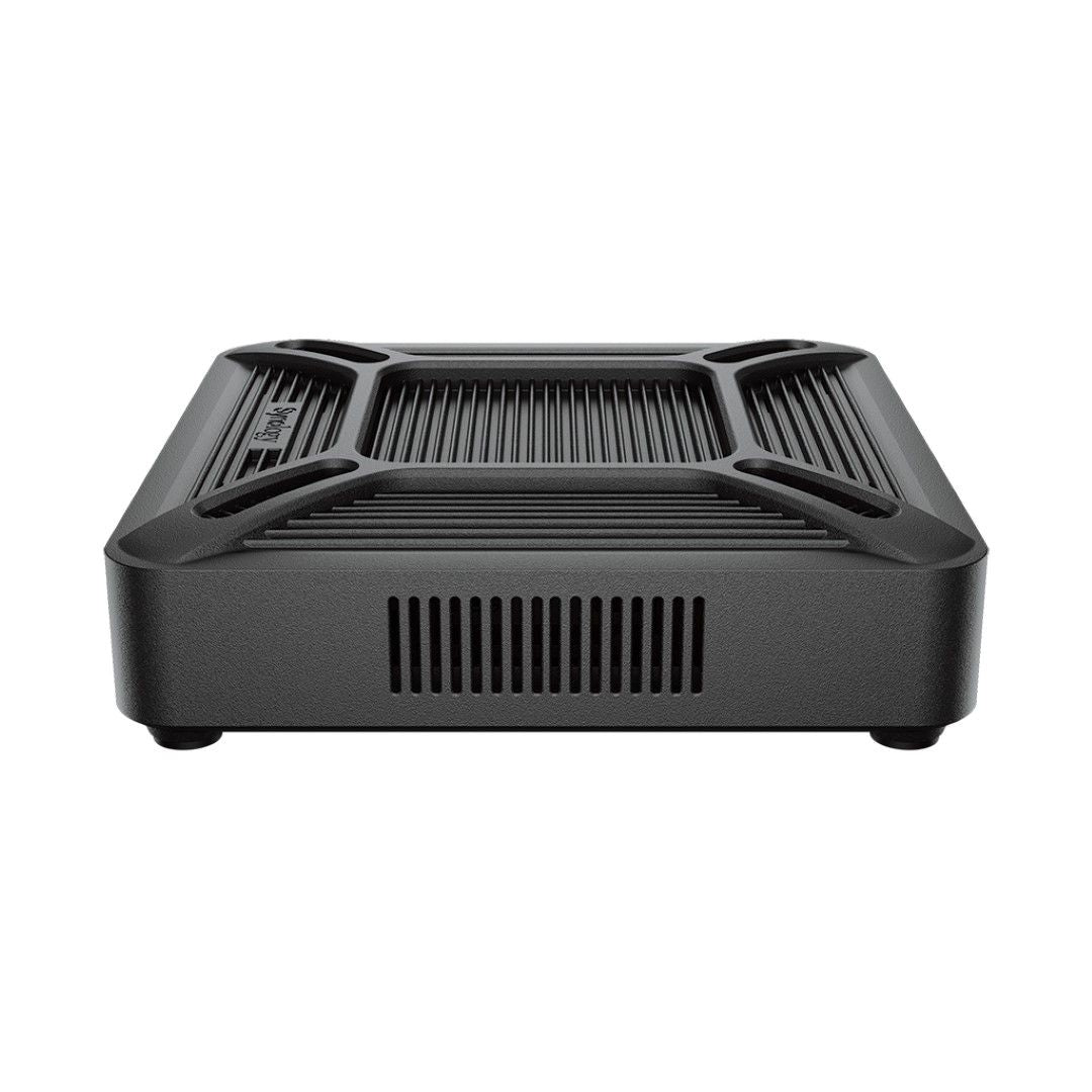 Compacte zwarte Synology VS600HD bewakingsclient met een geribbeld ontwerp en ventilatieopeningen voor videowall-beheer.