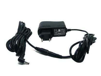 Zwarte 3 meter Foscam 5V verlengkabel met stroomadapter en haakse connector op witte achtergrond.