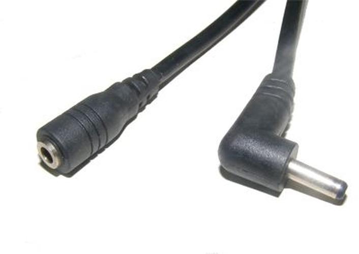 Zwarte 3 meter Foscam 5V verlengkabel met een rechte vrouwelijke connector en een haakse mannelijke plug.